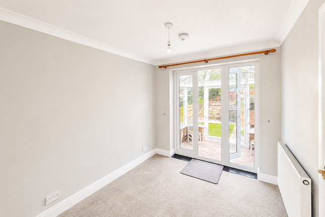 16 Jaggard Way, Staplehurst photo 4