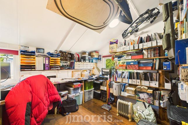 Bedroom 2/Office