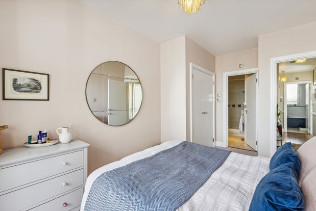 Flat for sale in Dolphin House, Smugglers Way
