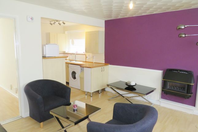 Flat to rent in Woodside Road, Southampton