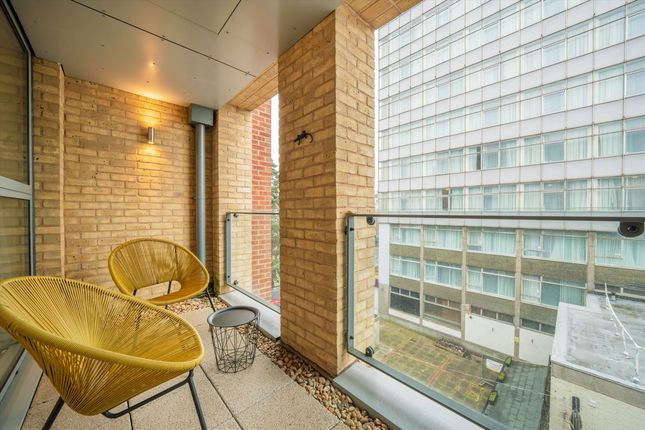 25 Ravilious House, 273, King Street, London photo 3