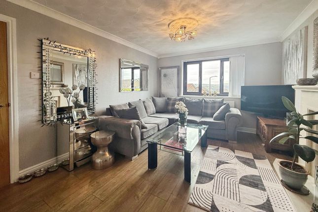 28 Clockhouse Avenue, Burnley photo 3