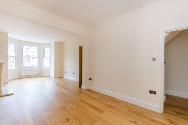 Terraced house to rent in Bosworth Road N11, Bounds Green, London,