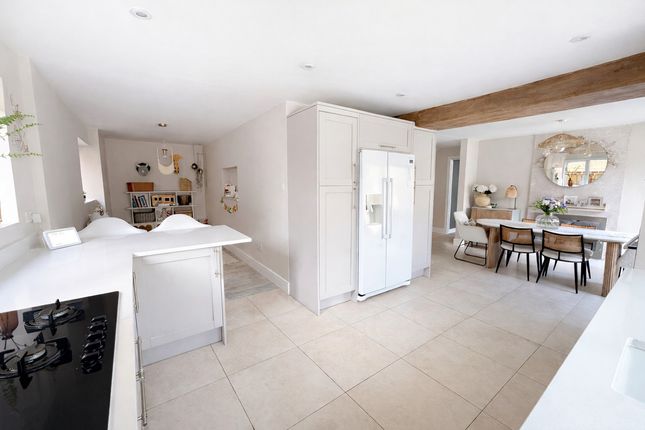 25, Fox Brook, Swindon photo 3
