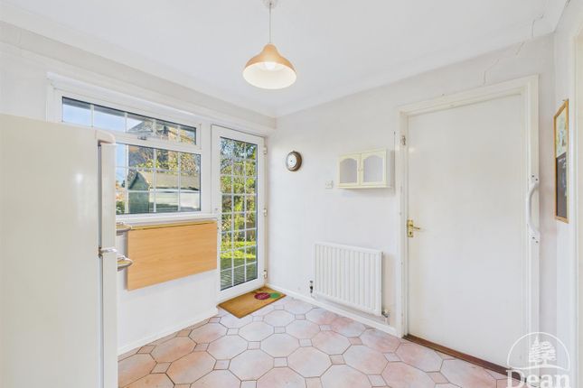 8, Orchard Close, Lydney photo 4