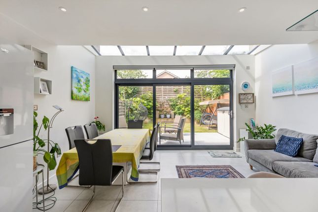3, Hardwick Close, Stanmore photo 4