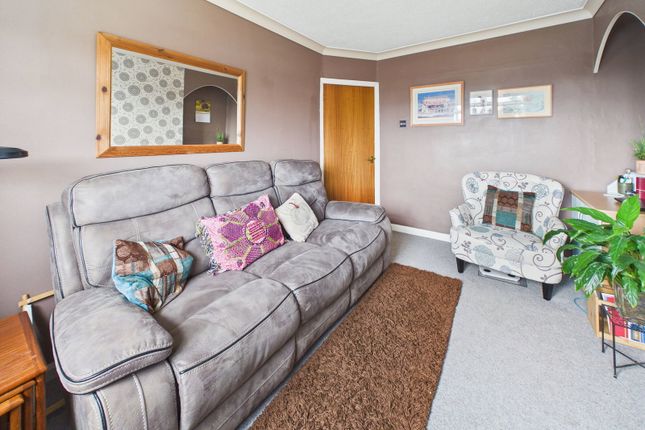 66, Barton Avenue, Paignton photo 4