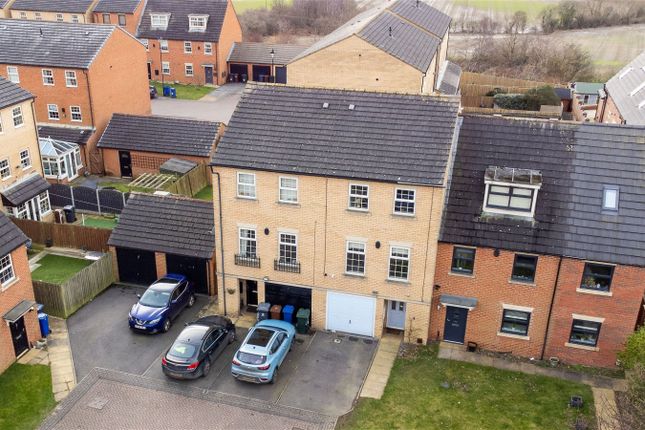 Town house for sale in Bretton Close, Brierley