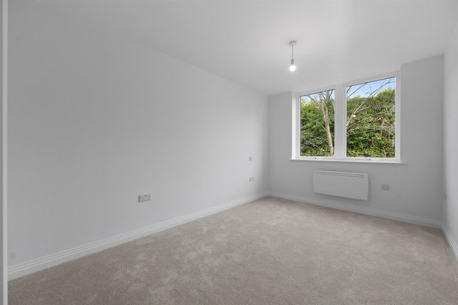 Flat to rent in Bellfield Road, High Wycombe