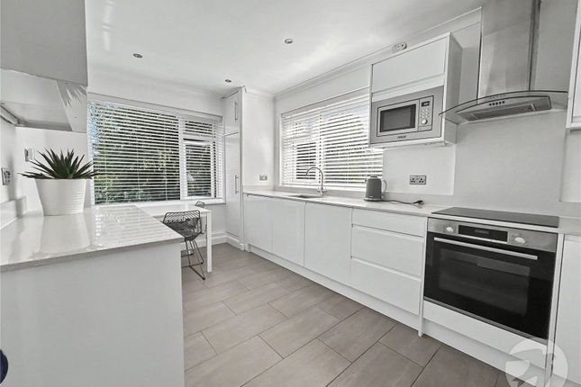 23, Christopher Close, Kent photo 3