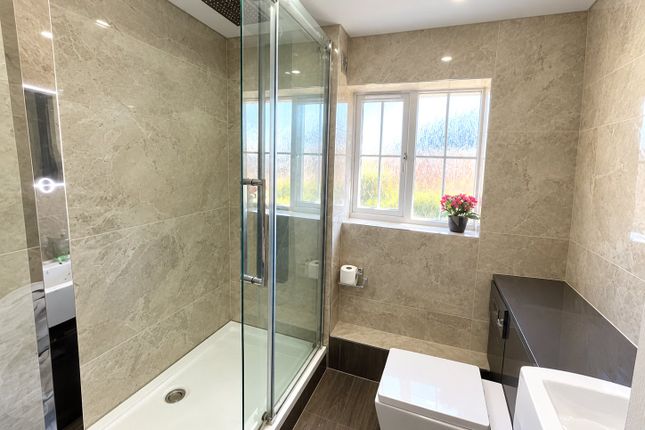 26, Deverills Way, Slough photo 4