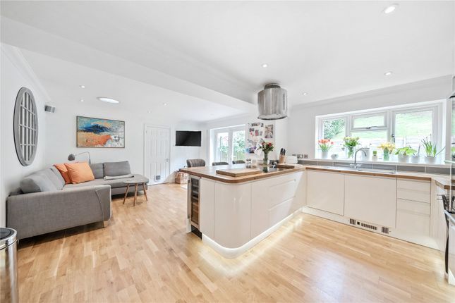 6, Clovelly Park, Surrey photo 2