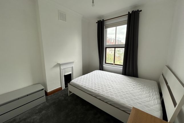 Room 2, 82, Bellingham Road, London photo 2