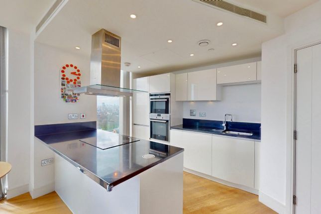 Flat for sale in Surrey Quays Rd, Canada Water, London