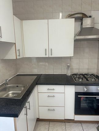 Three/Four Bedroom Split Level Flat Close To High Street Ilford- Â£2550 Pcm