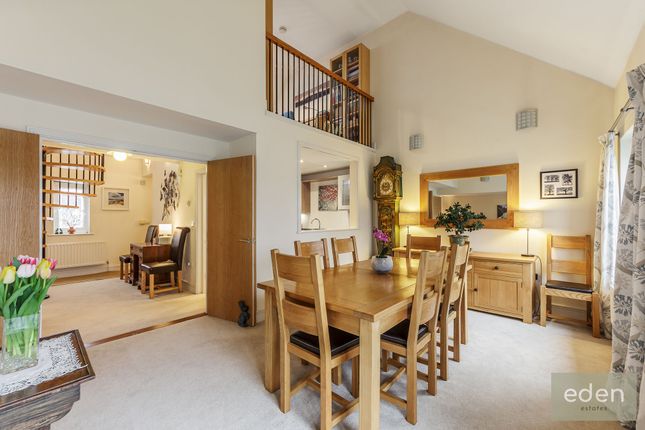 Penthouse for sale in The Lakes, Larkfield