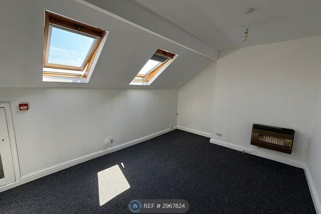 Flat, Woodland Terrace, Darlington photo 2