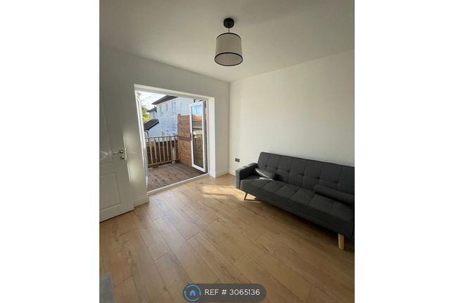 Ground Floor Flat With Garden  Windmill Lane, Greenford, Ealing photo 5