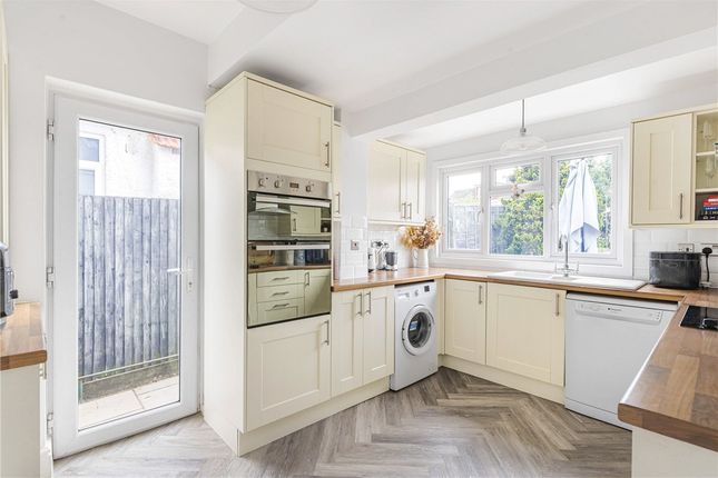 24, Cockmannings Road, Kent photo 3