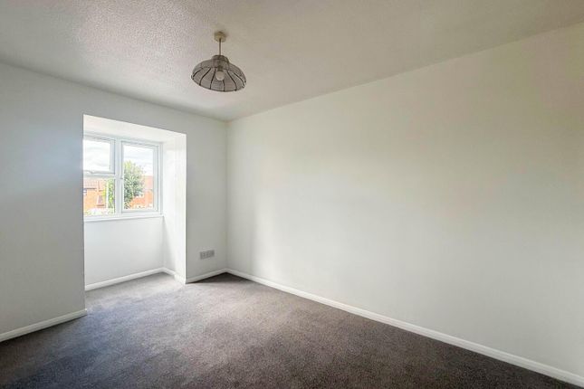 18, Dovecote, Southend-On-Sea photo 5