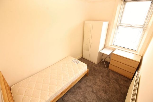 Thumbnail Room to rent in Single Room, All Bills Included, Wingrove Road, Newcastle Upon Tyne
