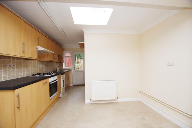 29, Hawkins Street, Swindon photo 4