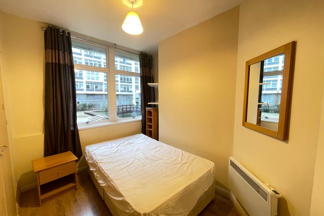 Flat to rent in Newington Causeway, Elephant And Castle, London