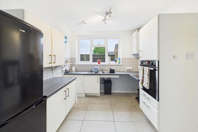 38, Ingram Avenue, Aylesbury photo 4