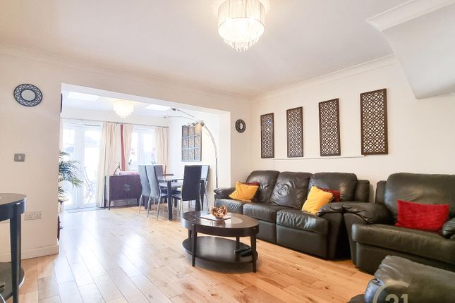 5, Isabella Place, KINGSTON UPON THAMES photo 2