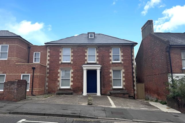 Thumbnail Maisonette to rent in New Road, Basingstoke