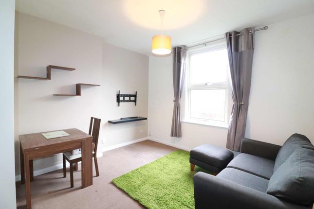 Flat to rent in Newlands Park, London
