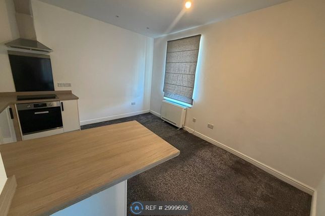 Flat, Dodworth Road, Barnsley photo 3