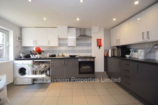 Manor Drive, Hyde Park photo 2