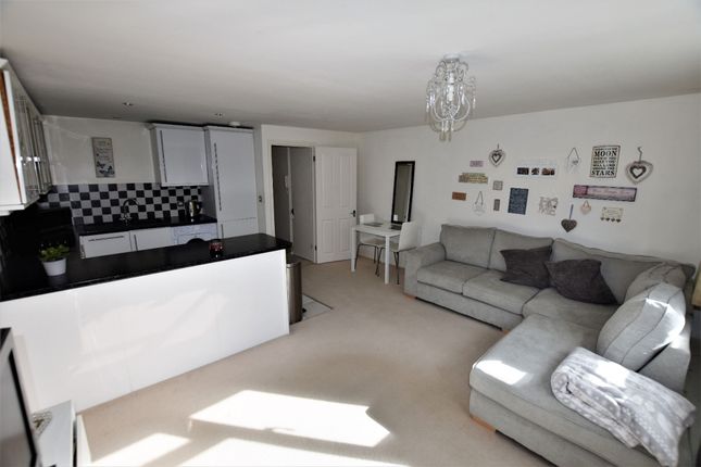 10 Woodlodge Woodfield Lane, Ashtead photo 4