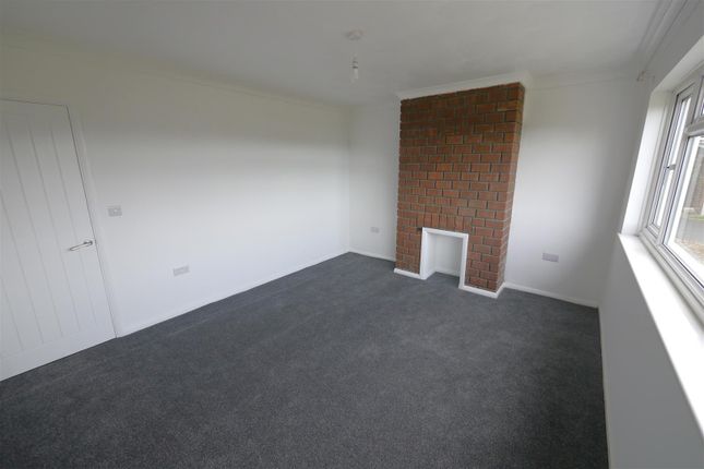 Henfield Close, Worthing photo 4