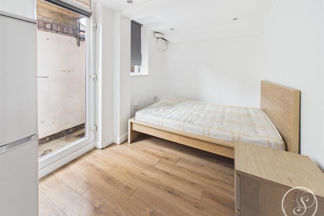 12A, Anderson Avenue, Leeds photo 3
