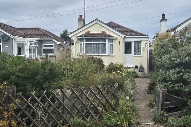 2, Dovedale Gardens, Clacton-On-Sea photo 2
