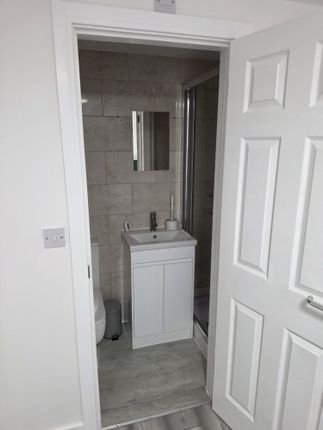 33, Aldridge Road, Slough photo 4