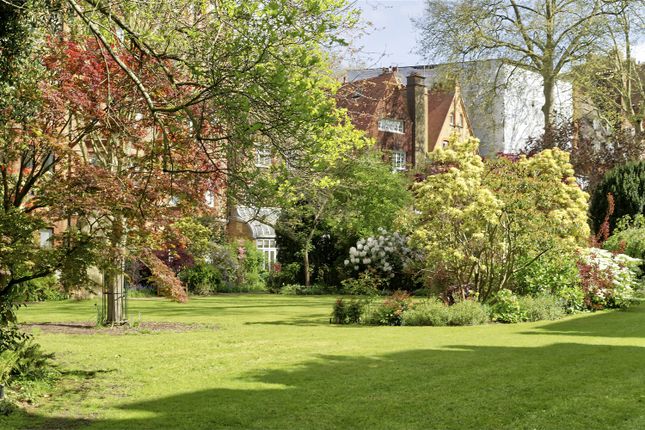 Flat for sale in Harrington Gardens, London