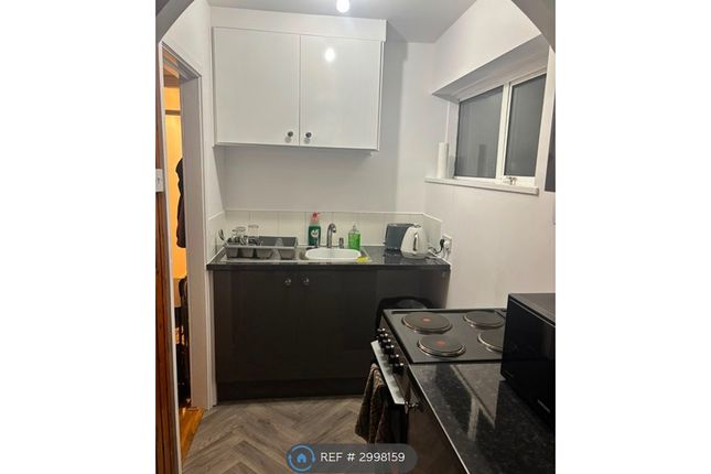 Dellfield Court, Handcross Road, Luton photo 5