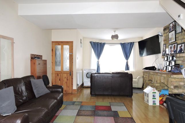32, Garfield Road, Enfield photo 2