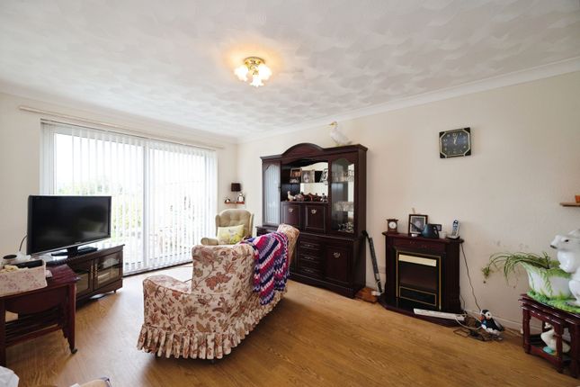 14, Glebe Close, Hampshire photo 2