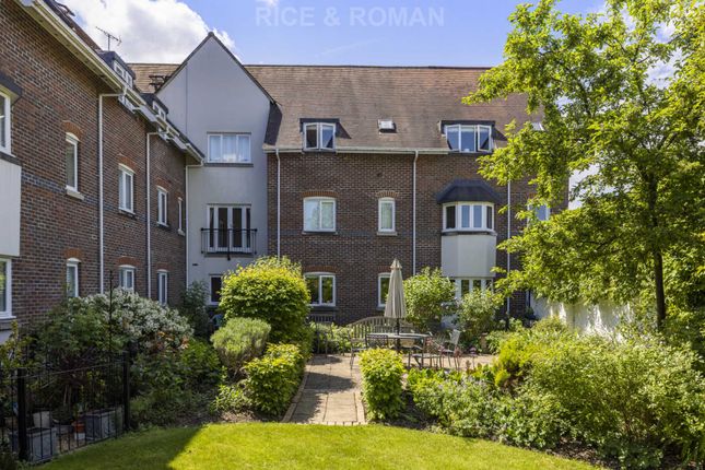Flat for sale in Manor Place, Walton On Thames
