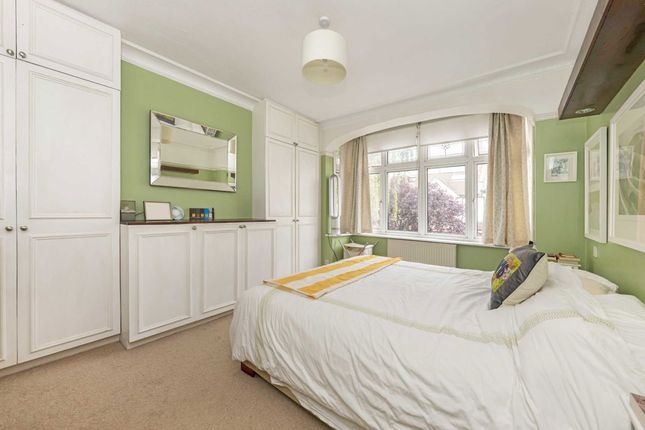 37, Glencairn Road, London photo 4