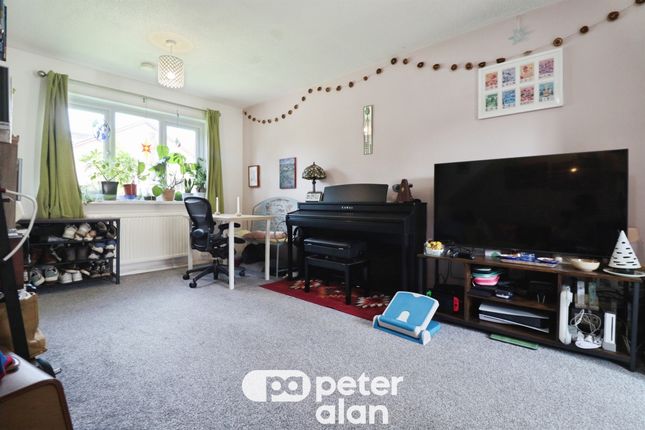 12, Reigate Close, CARDIFF photo 2