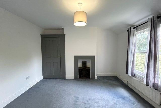 209, Chigwell photo 4