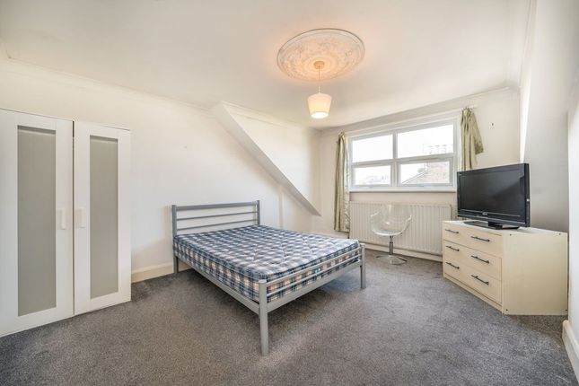 32C, Elms Crescent, London photo 3