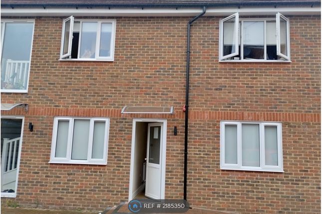 Flat to rent in House Number, Romford