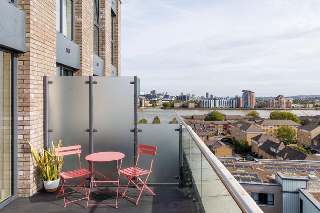 Flat 32 Aurora Point, 1 Winchester Square, London photo 4