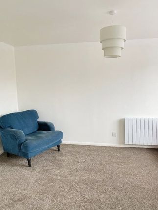 Flat 19, Burbage House, London photo 4